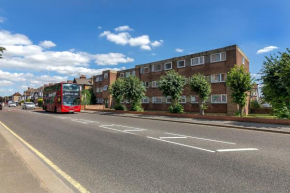 A Stunning Flat in London, Gants Hill